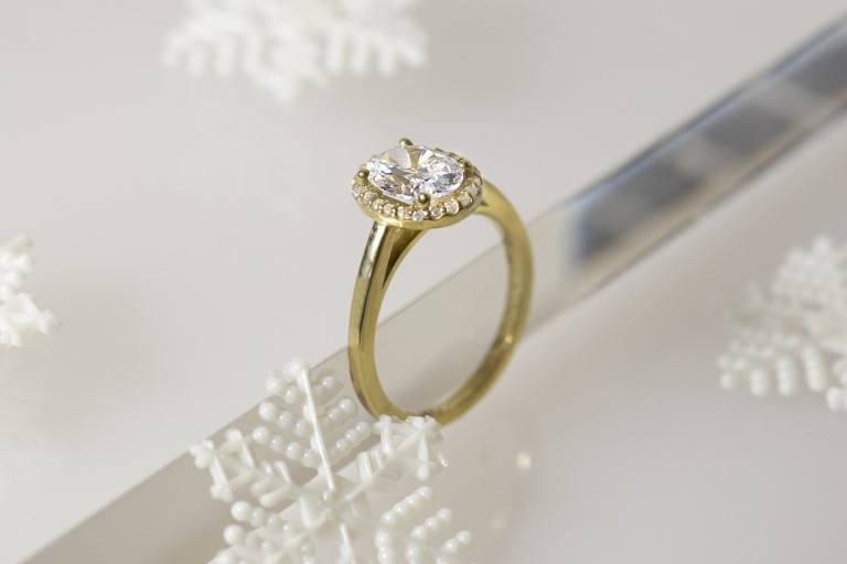 Oval Plain Shank Halo Ring