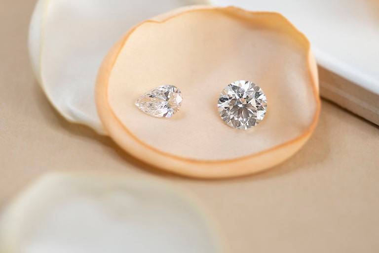 Pear and Round Loose Diamonds