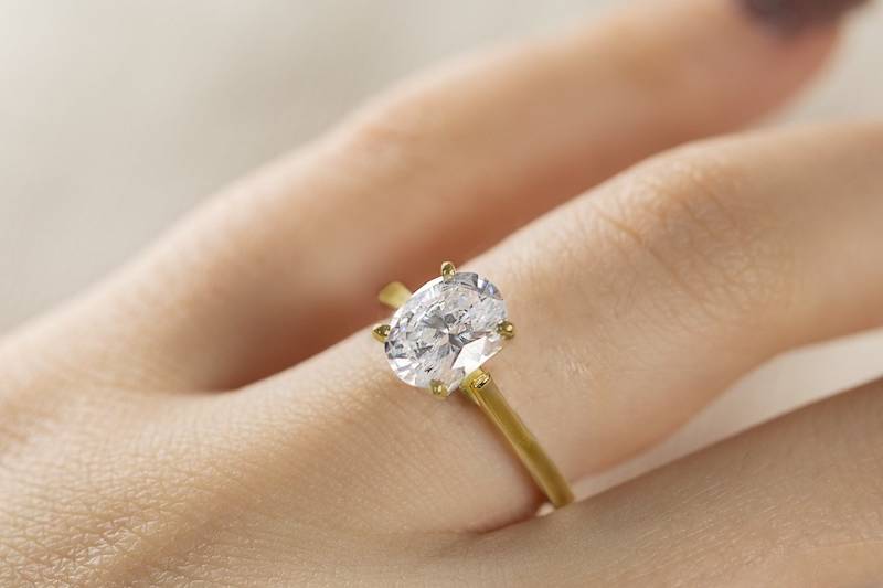 Petite solitaire (oval) ring