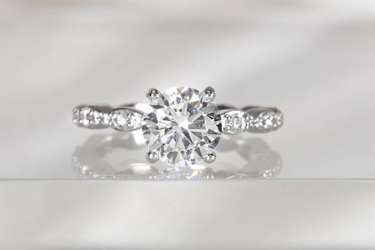 Ribbon Diamond Ring