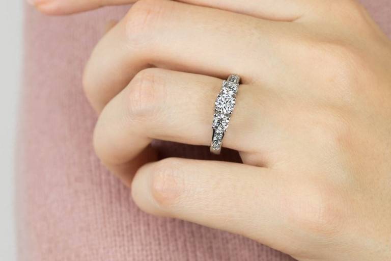 Spera Preset Ring