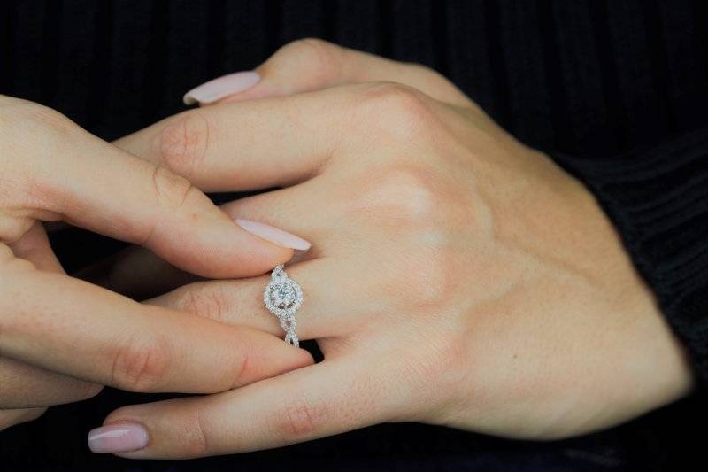 Winding Halo Diamond Ring