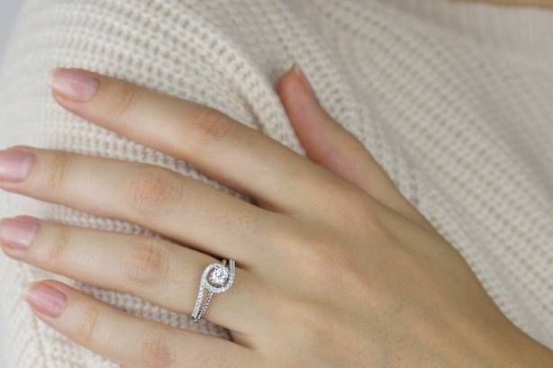 Twisting Halo Diamond Ring