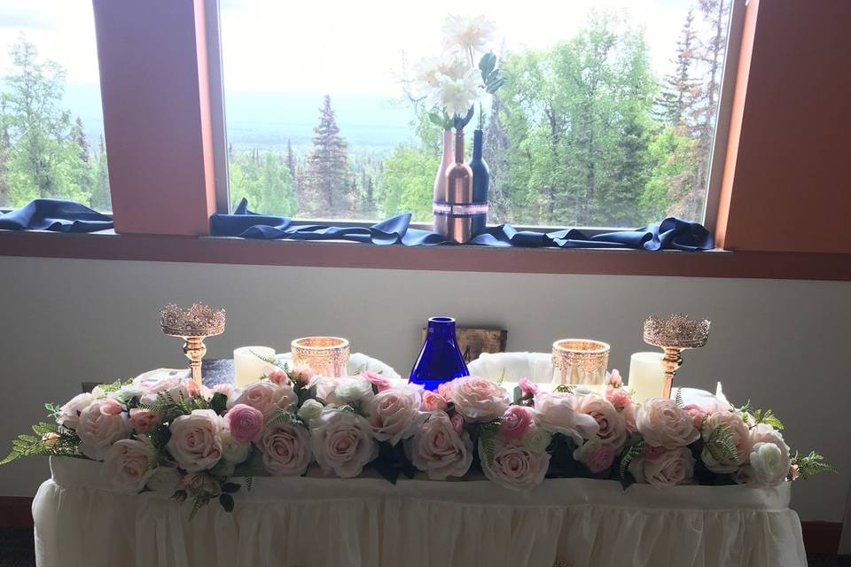 Sweetheart table in waiting