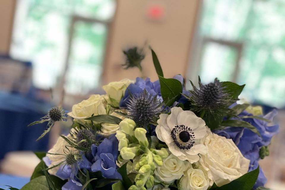 Centerpiece with anemone