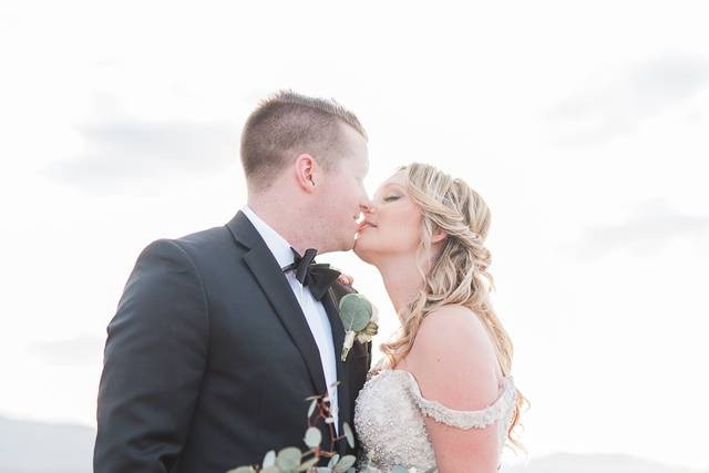 Couple kissing with bouquet