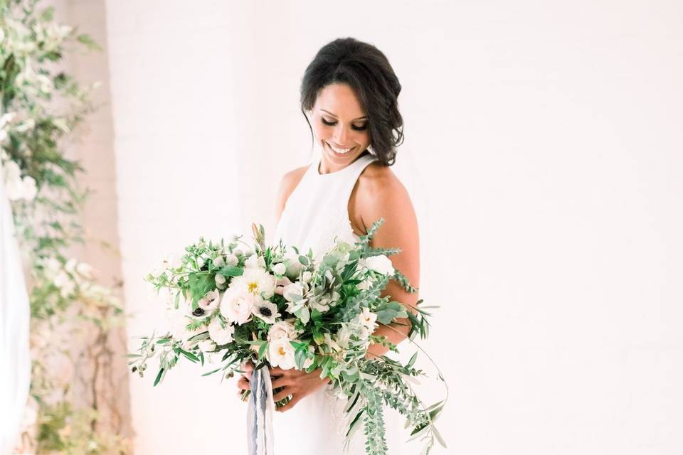 Gorgeous bride with fresh bouquet