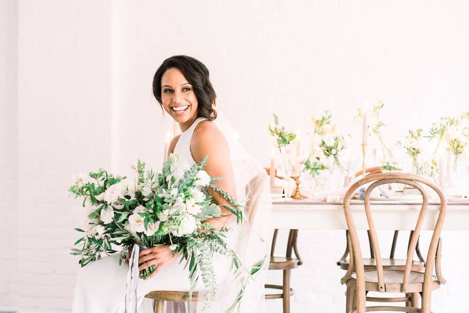 Bride with an elegant bouquet