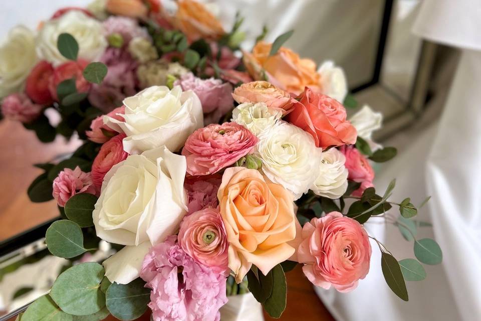 Pink and peach bouquet