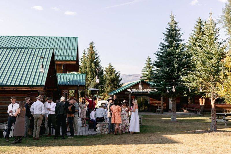 Outdoor Reception (@homegrownv