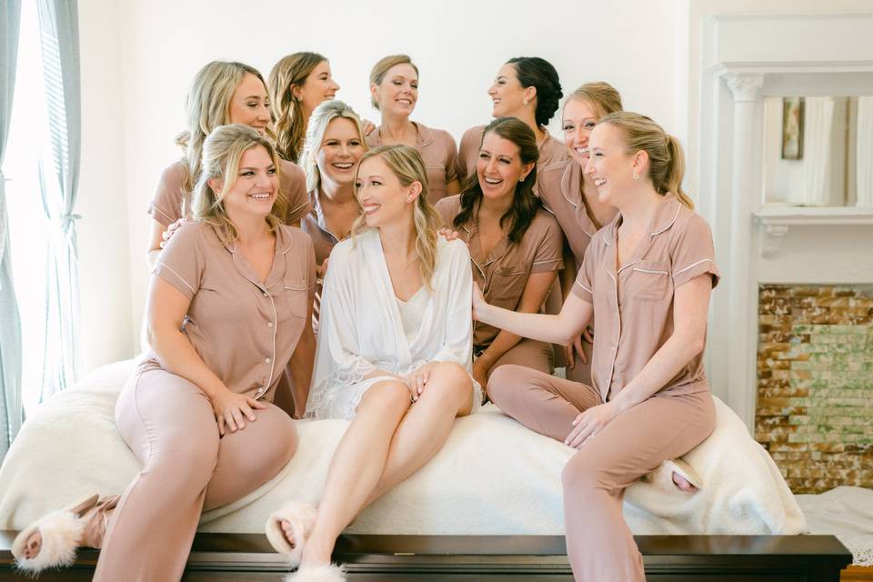 Bridal party getting ready