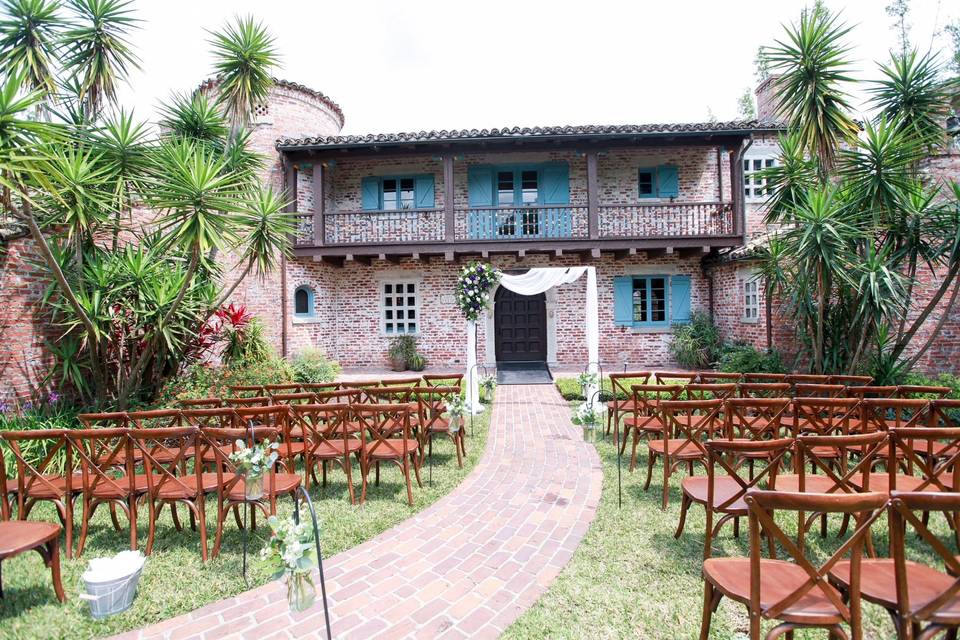 Gorgeous ceremony space with palms