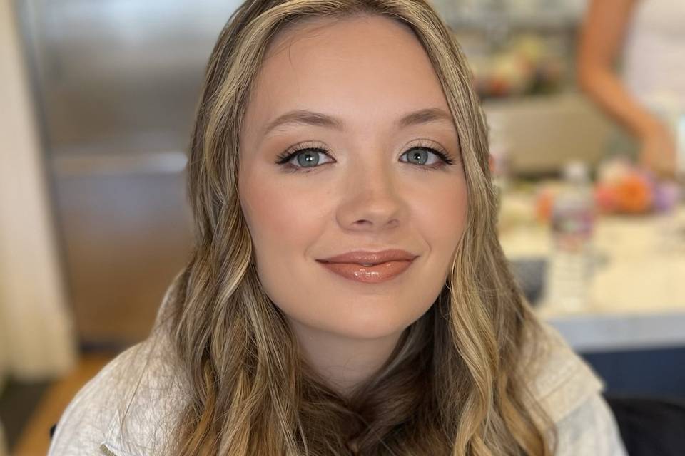 Soft glam bridesmaid