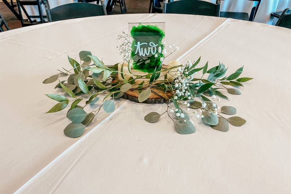 Simple table centerpiece