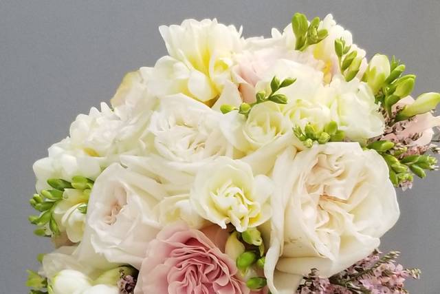Garden rose round bouquet