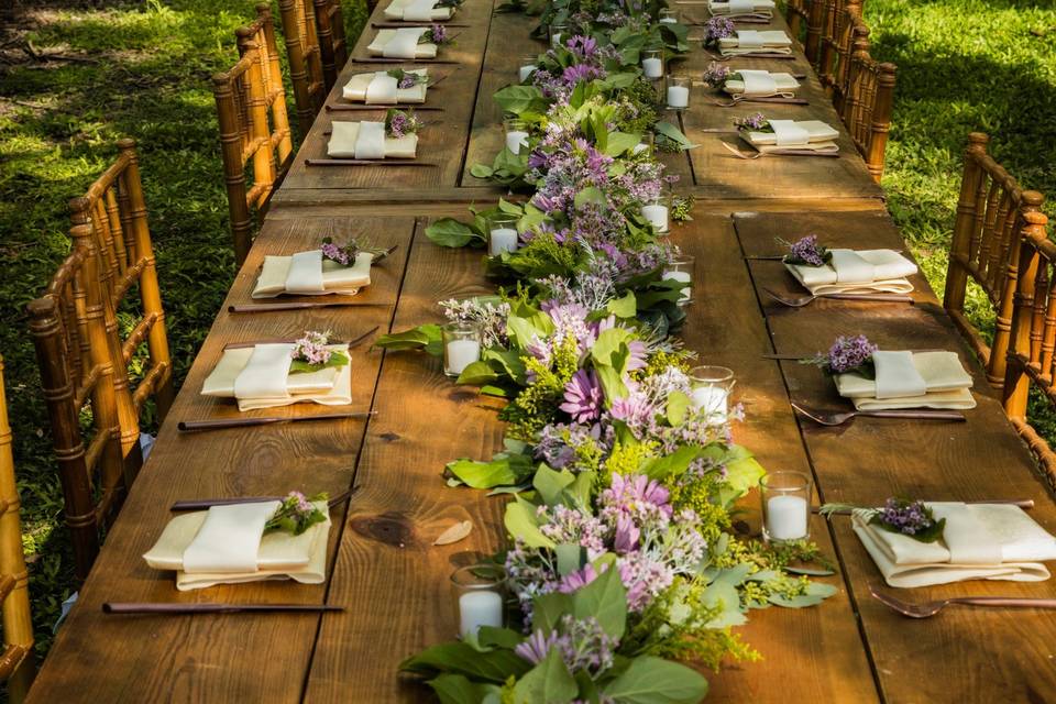 Table runner in rustic chic