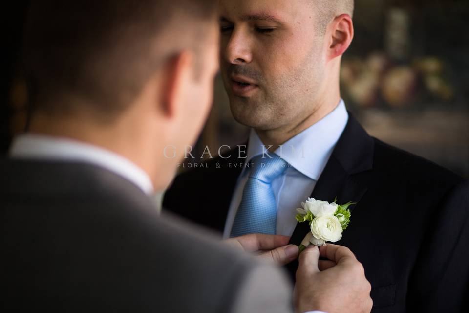 Grace Kim Floral & Event Design- white groom's boutonniere: ranuculus, geranium