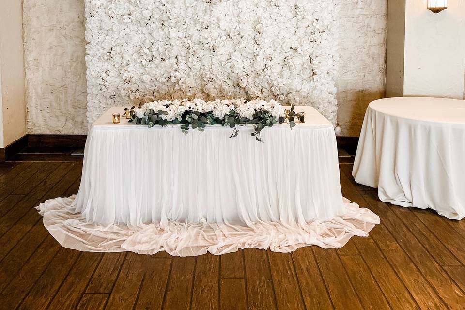 Dreamy sweetheart table