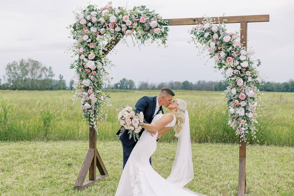 Kiss under arch