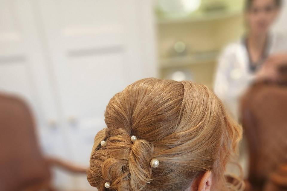 Mother of bride hair with pear