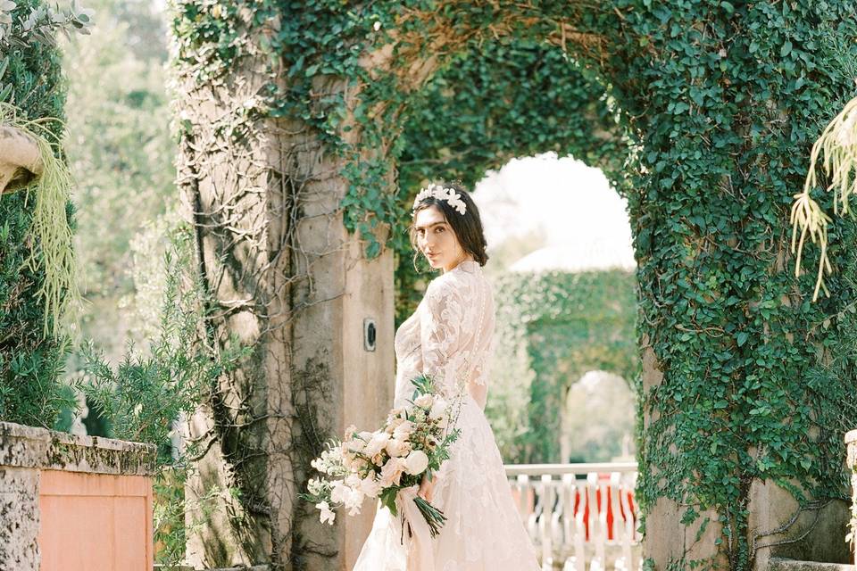 Bridal bouquet and flower crown