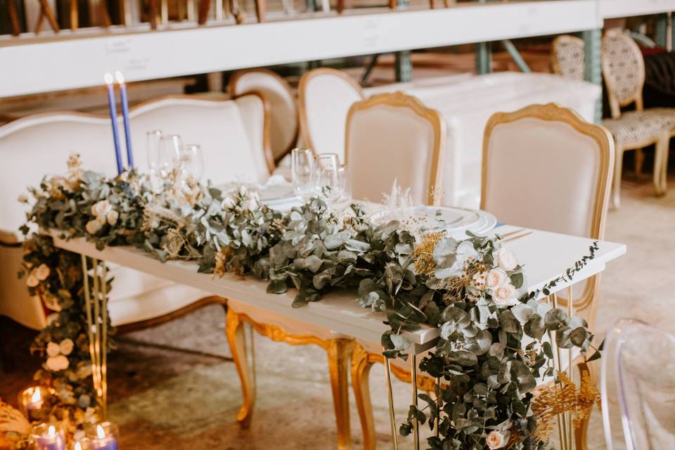 Sweetheart table garland