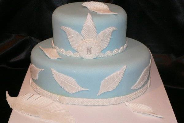 Versailes- Sugar Feathers and Monogram with Pearl Border.