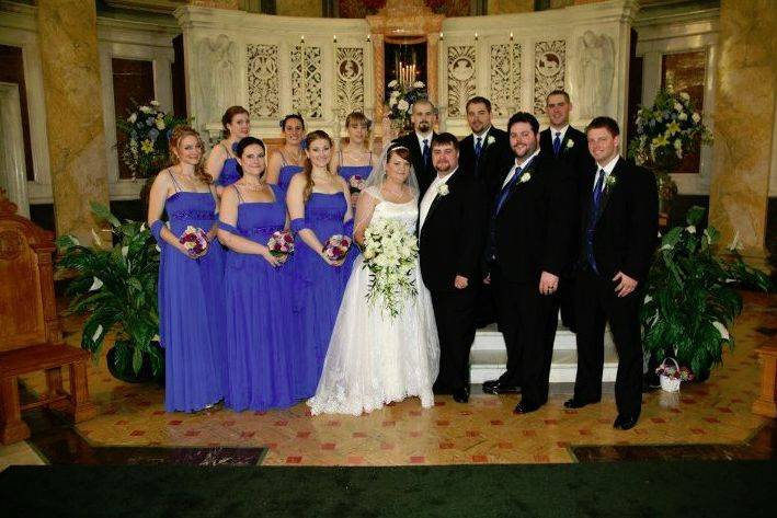 Couple with their bridesmaids and groomsmen