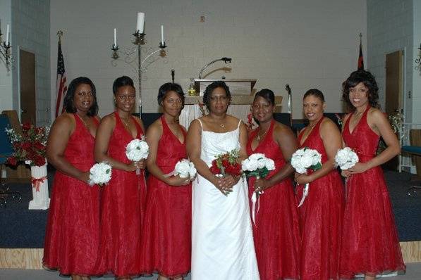 Movita (Pasley) O'Neal and her bridesmaids were all beautiful. The lovely red dresses maid everyone look gorgous.