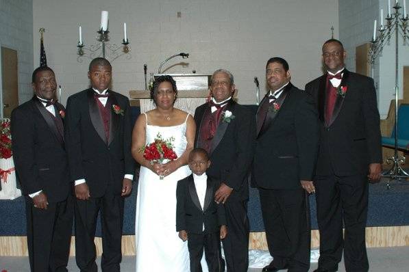 Movita (Pasley) O'Neal looks breathtaking in her lovely wedding gown and surrounded by all of the groomsmen and ring bearer.