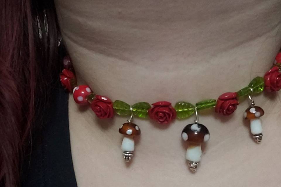 Red rose shroom necklace