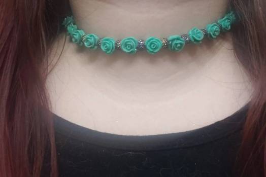 Rose choker