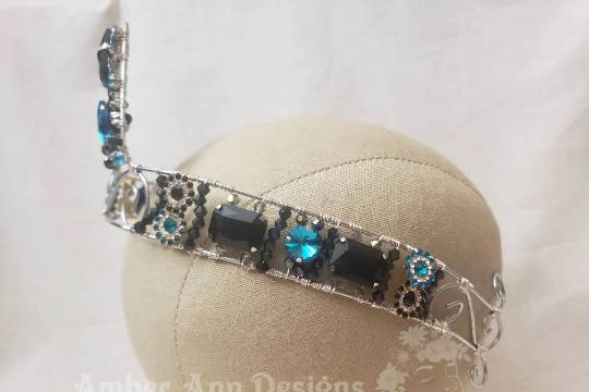 Zoom side view crystal crown