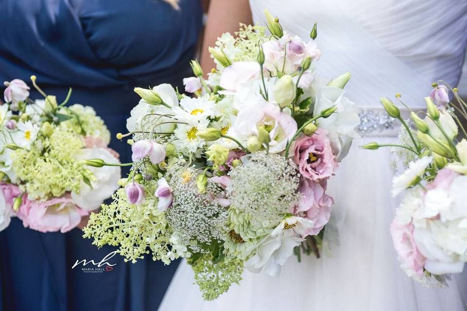 Romantic bridal bouquet with early summer flowersphoto by maria hall photography