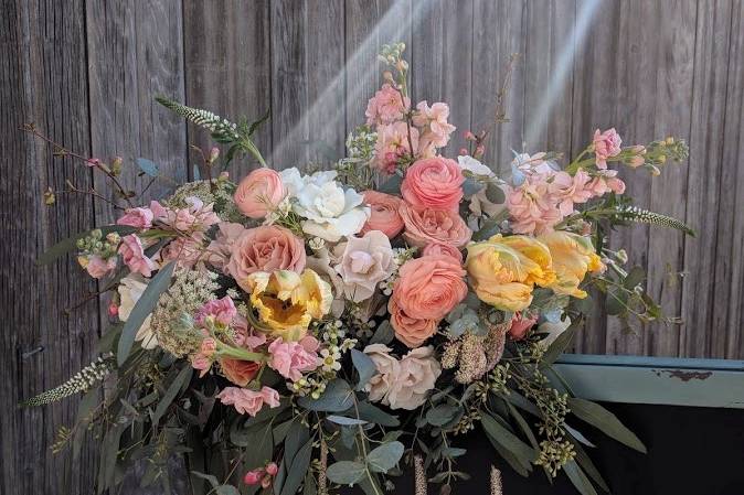 Peachy, Spring bridal bouquet