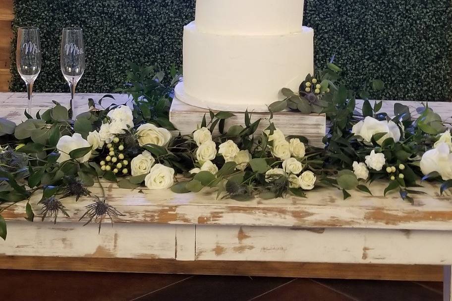 Smooth wedding cake