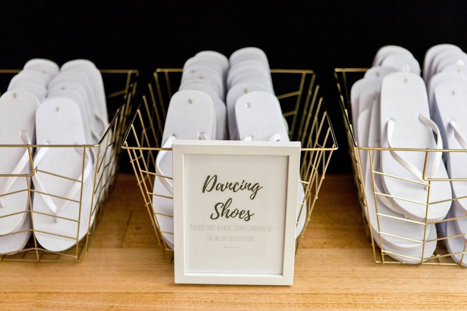 Favors - dancing dhoes