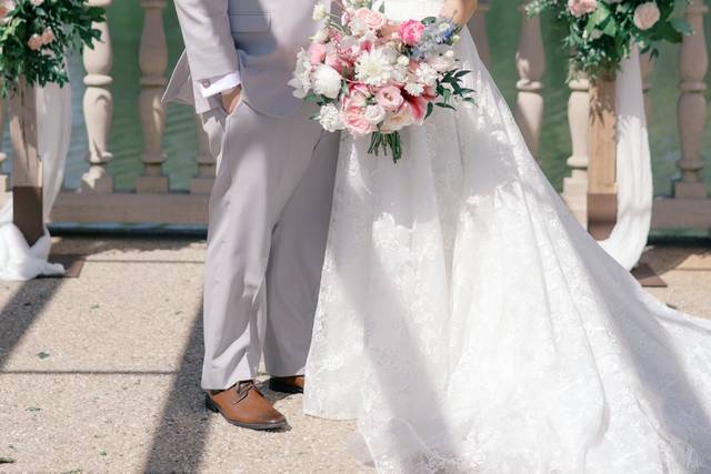 Ceremony Arch Moment