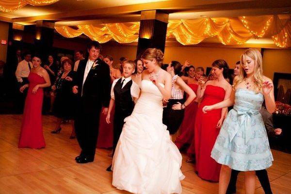 The couple with their guests' dancing