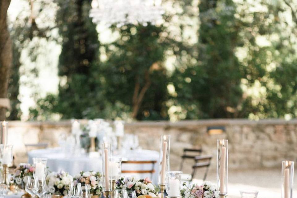 Soft outdoor wedding