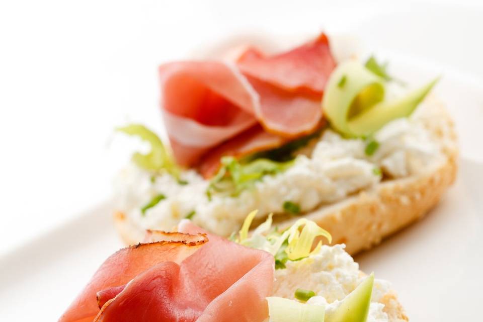 Brunch crostini