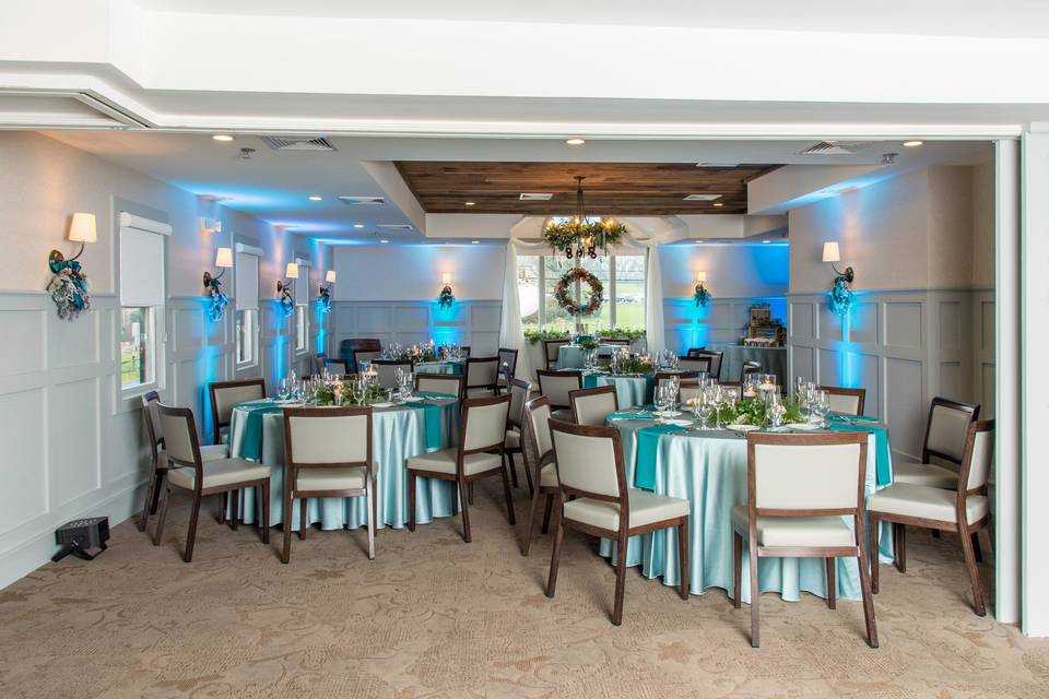Beautiful teal and peacock themed wedding