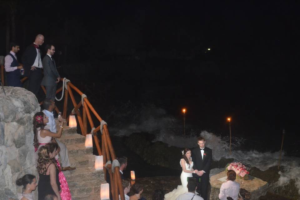 The reception between palms with chandeliers and garlands of lights