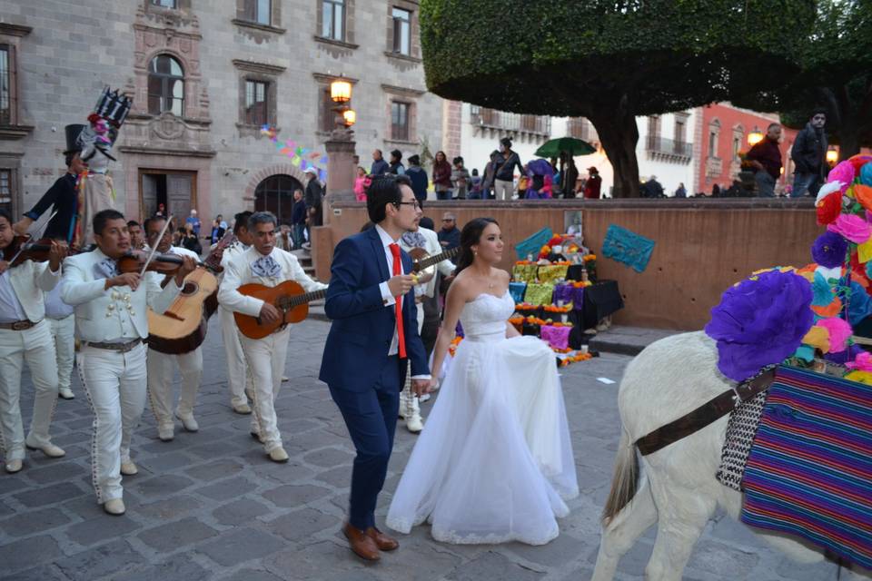 Callejoneada con mariachis