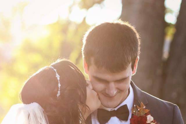 Couple cheek kiss