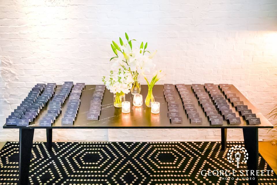 Place card table at the dalcy