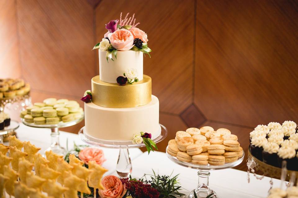 Topsy Turvy Floral Wedding CakePhoto by Aimee Jobe Photography