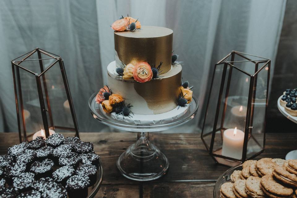 Gold Coral and Peach Wedding CakePhoto by Amanda Marie Photography