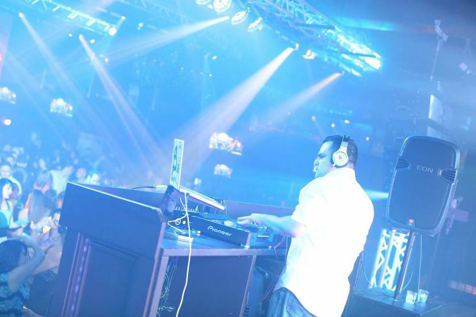 Experienced Club DJ