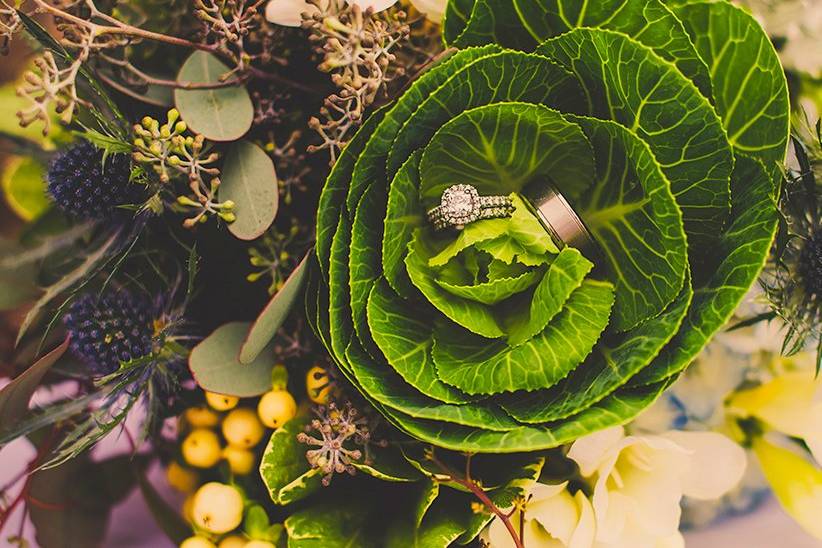 Ring on the leaves